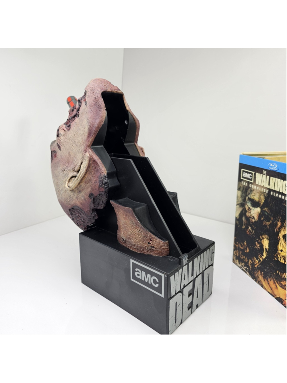 Walking Dead: Season 2 Blu-ray Set, Limited Edition Zombie Head Clean Disks! - Picture 7 of 15